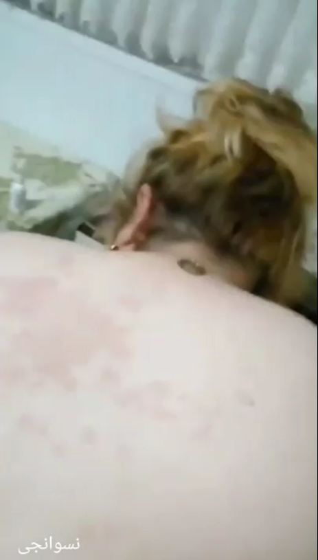 فاجرة راكبه فوق زب صاحب زوجها والعرص مبصوط هو وشايفها مستمتعه بزب صحبه